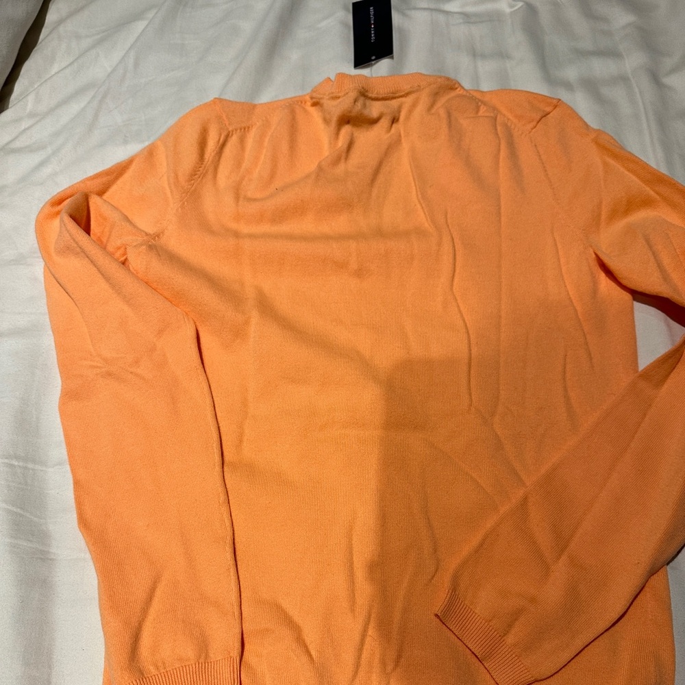☀️TOMMY HILFIGER • Women’s vneck top - Picture 3 of 5